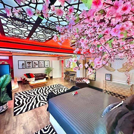 Beyond - Romantic Basement Apartment - Close To Beach - With Parking Bournemouth Zewnętrze zdjęcie