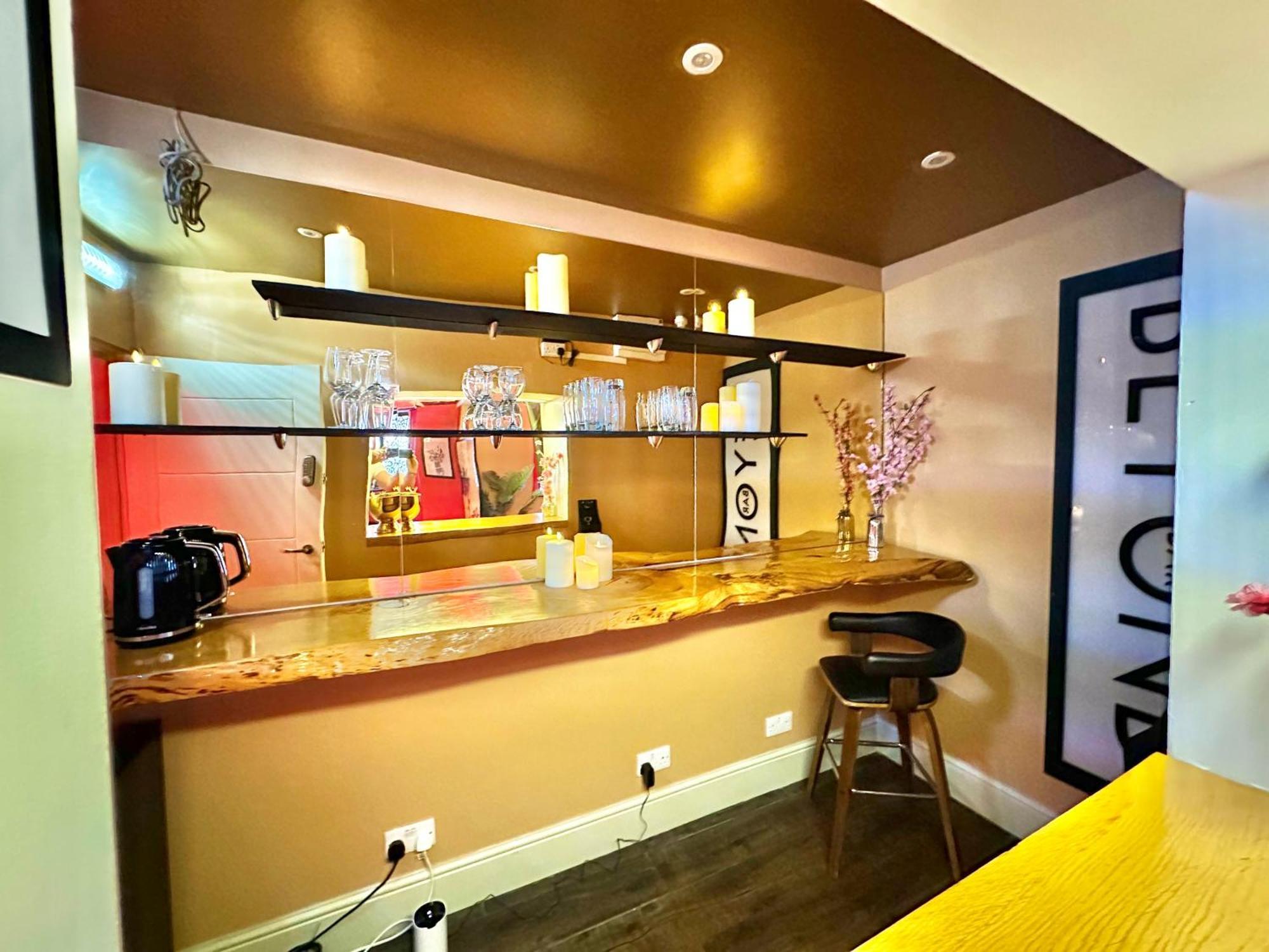 Beyond - Romantic Basement Apartment - Close To Beach - With Parking Bournemouth Zewnętrze zdjęcie