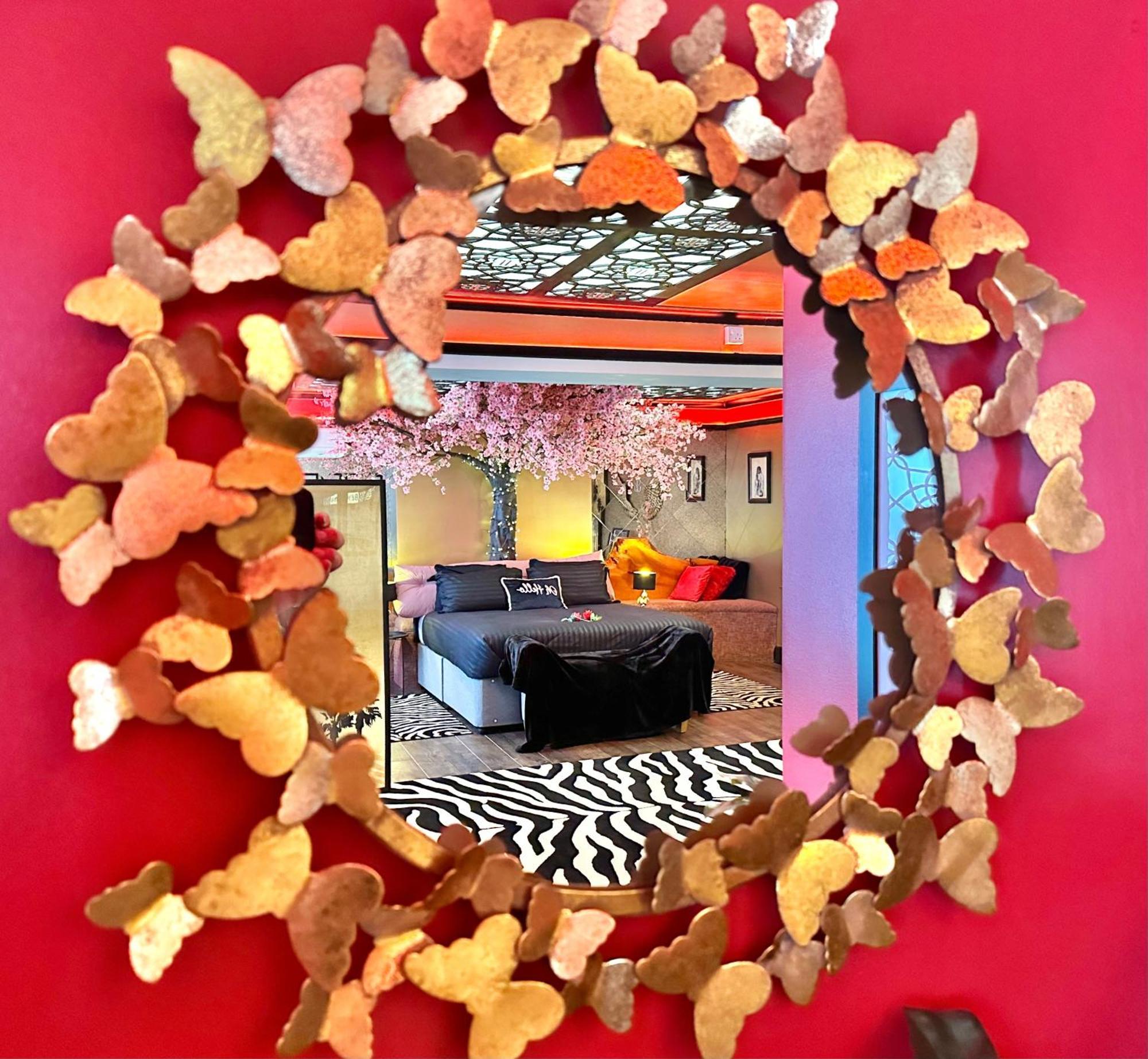 Beyond - Romantic Basement Apartment - Close To Beach - With Parking Bournemouth Zewnętrze zdjęcie