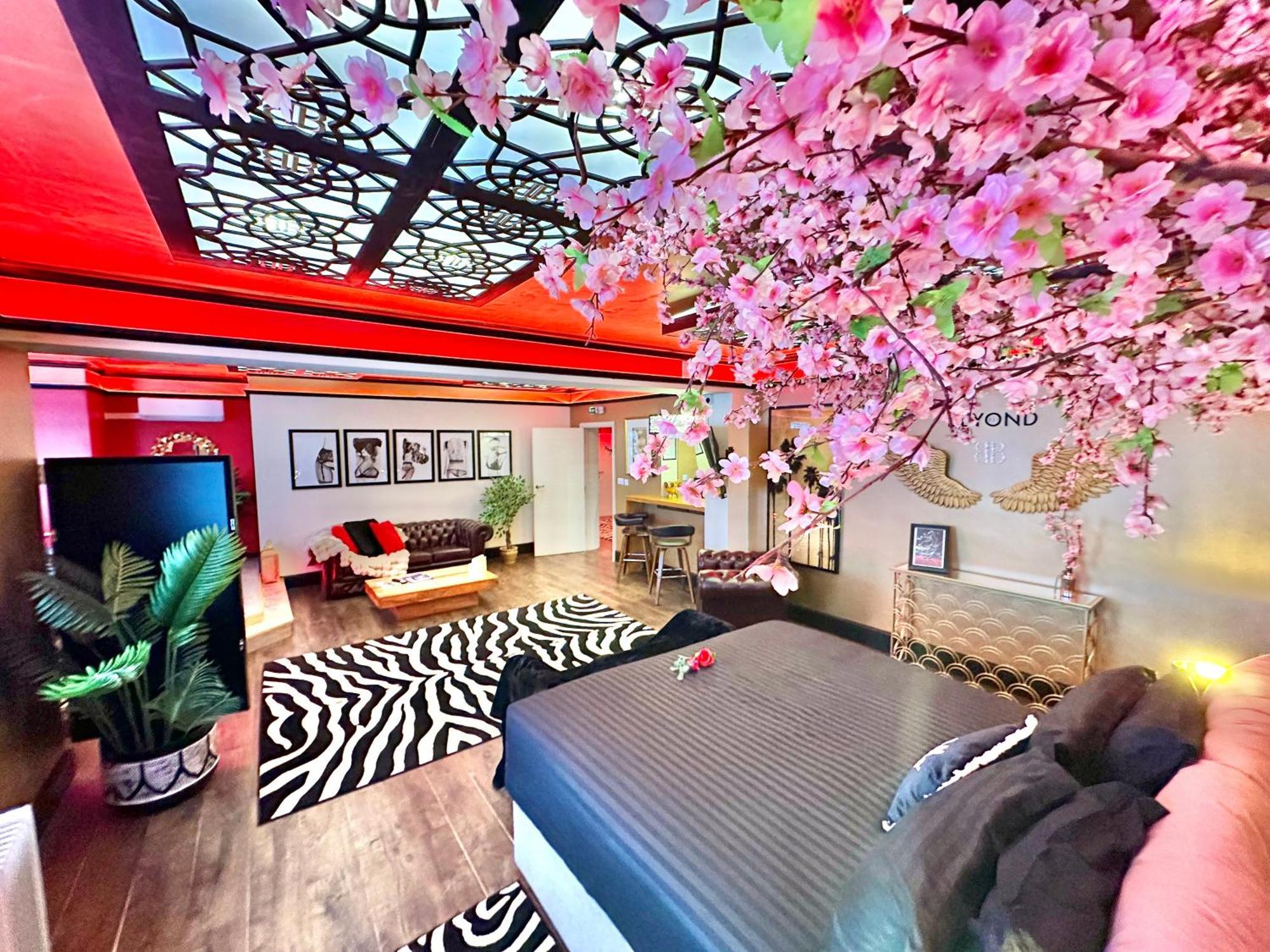 Beyond - Romantic Basement Apartment - Close To Beach - With Parking Bournemouth Zewnętrze zdjęcie