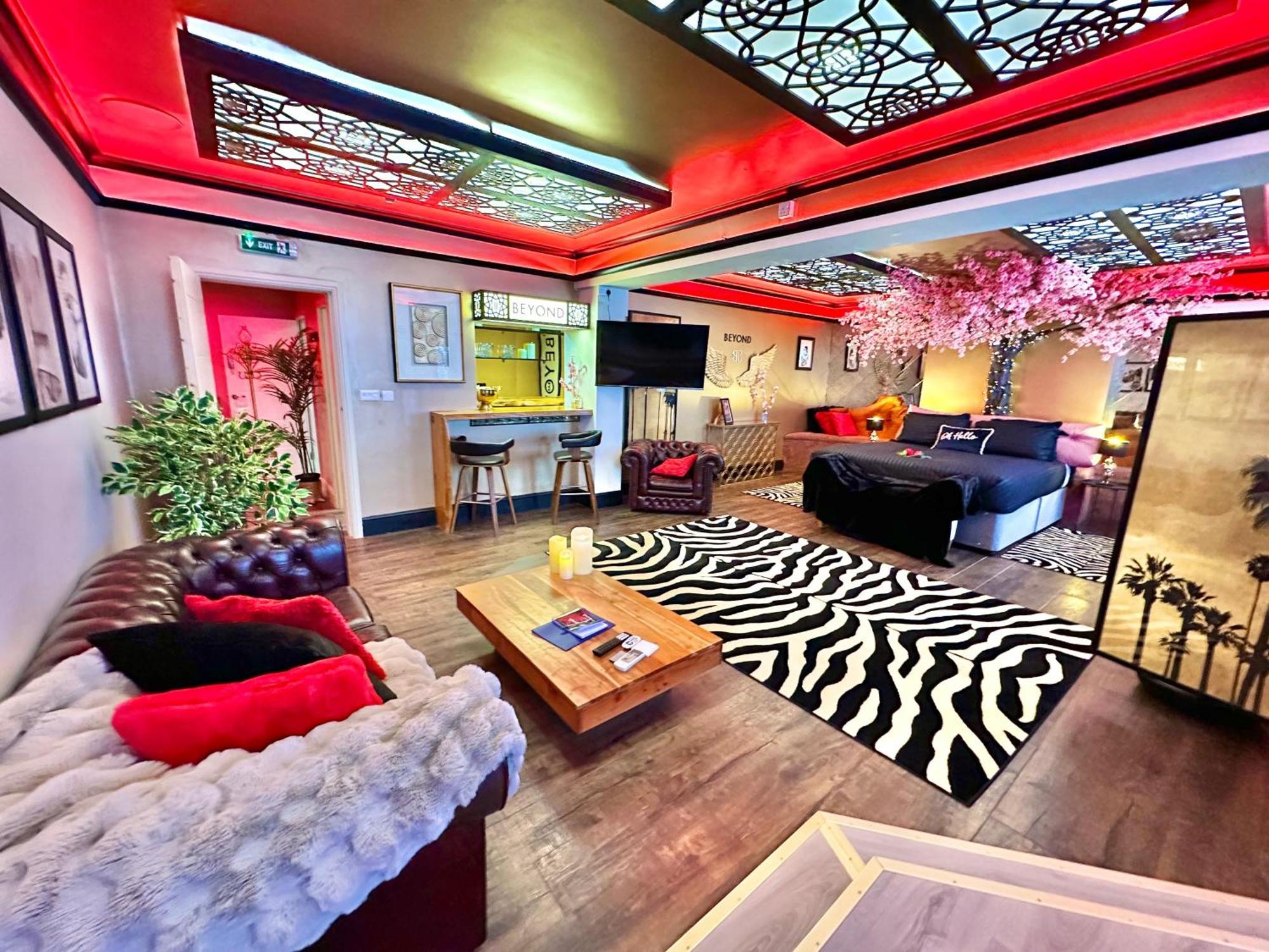 Beyond - Romantic Basement Apartment - Close To Beach - With Parking Bournemouth Zewnętrze zdjęcie