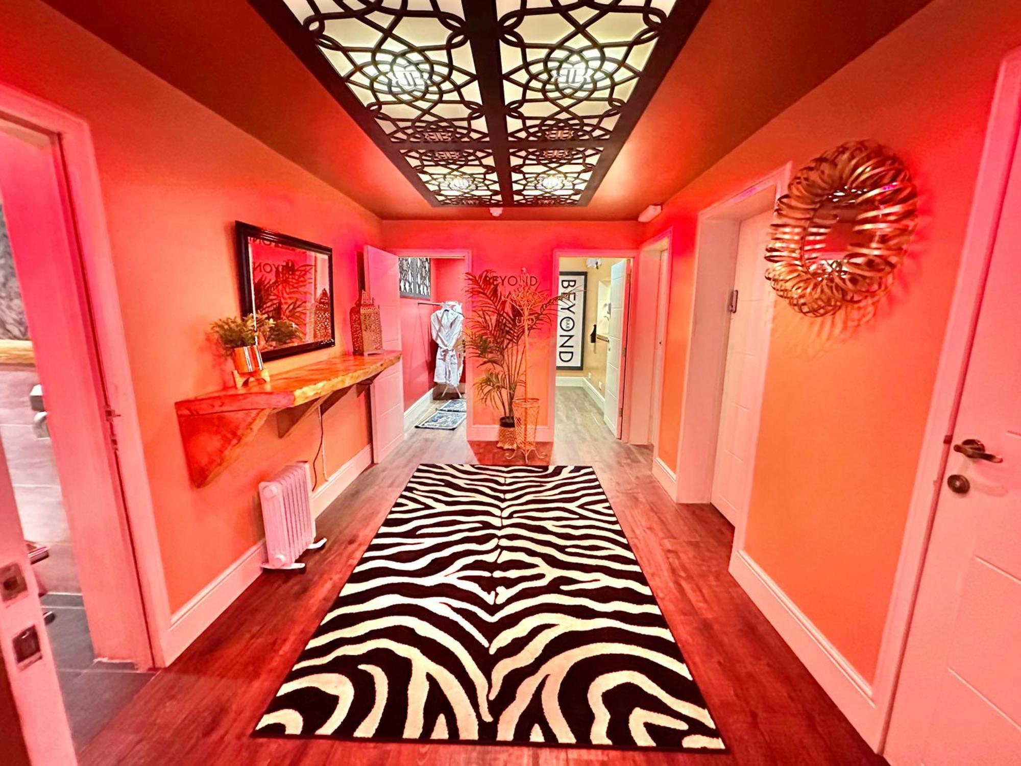 Beyond - Romantic Basement Apartment - Close To Beach - With Parking Bournemouth Zewnętrze zdjęcie