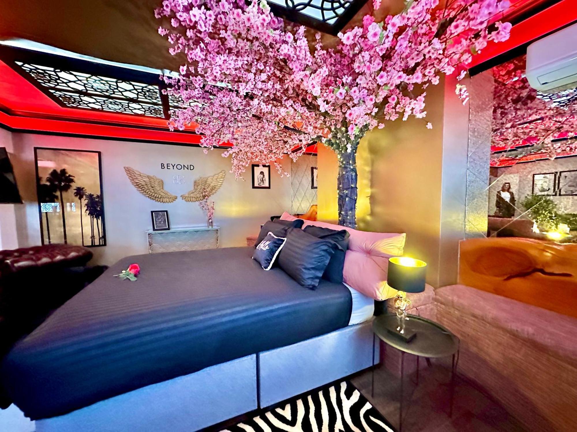 Beyond - Romantic Basement Apartment - Close To Beach - With Parking Bournemouth Zewnętrze zdjęcie