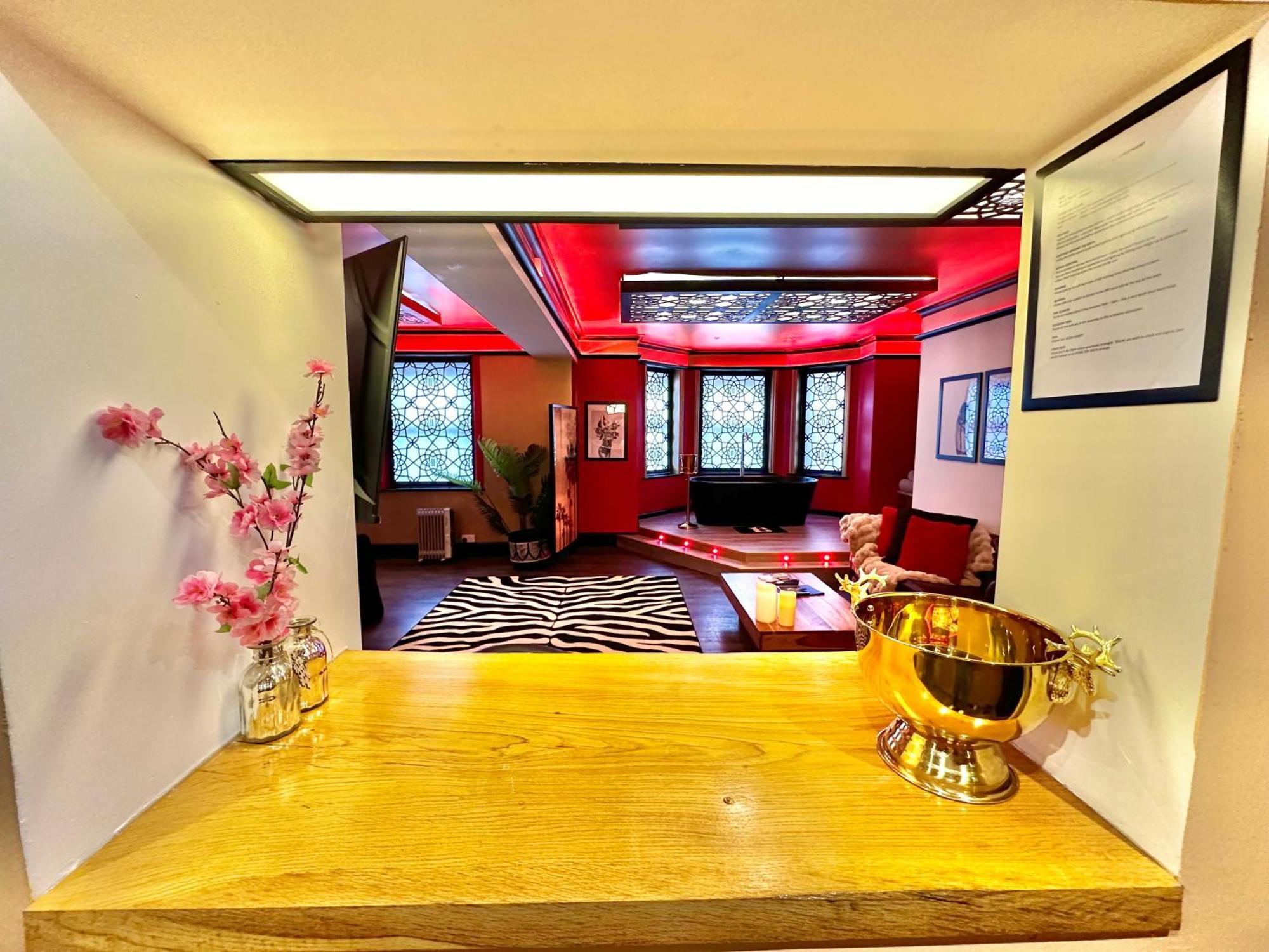 Beyond - Romantic Basement Apartment - Close To Beach - With Parking Bournemouth Zewnętrze zdjęcie
