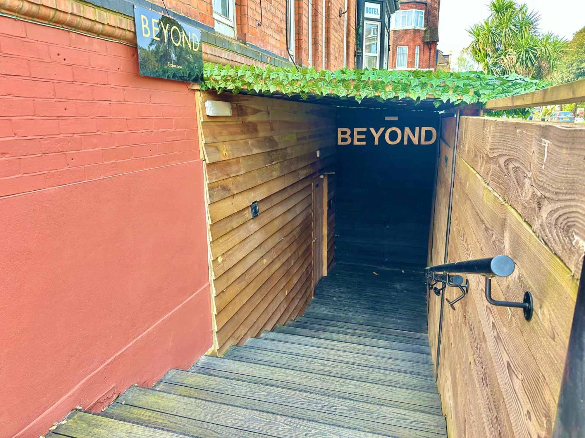 Beyond - Romantic Basement Apartment - Close To Beach - With Parking Bournemouth Zewnętrze zdjęcie