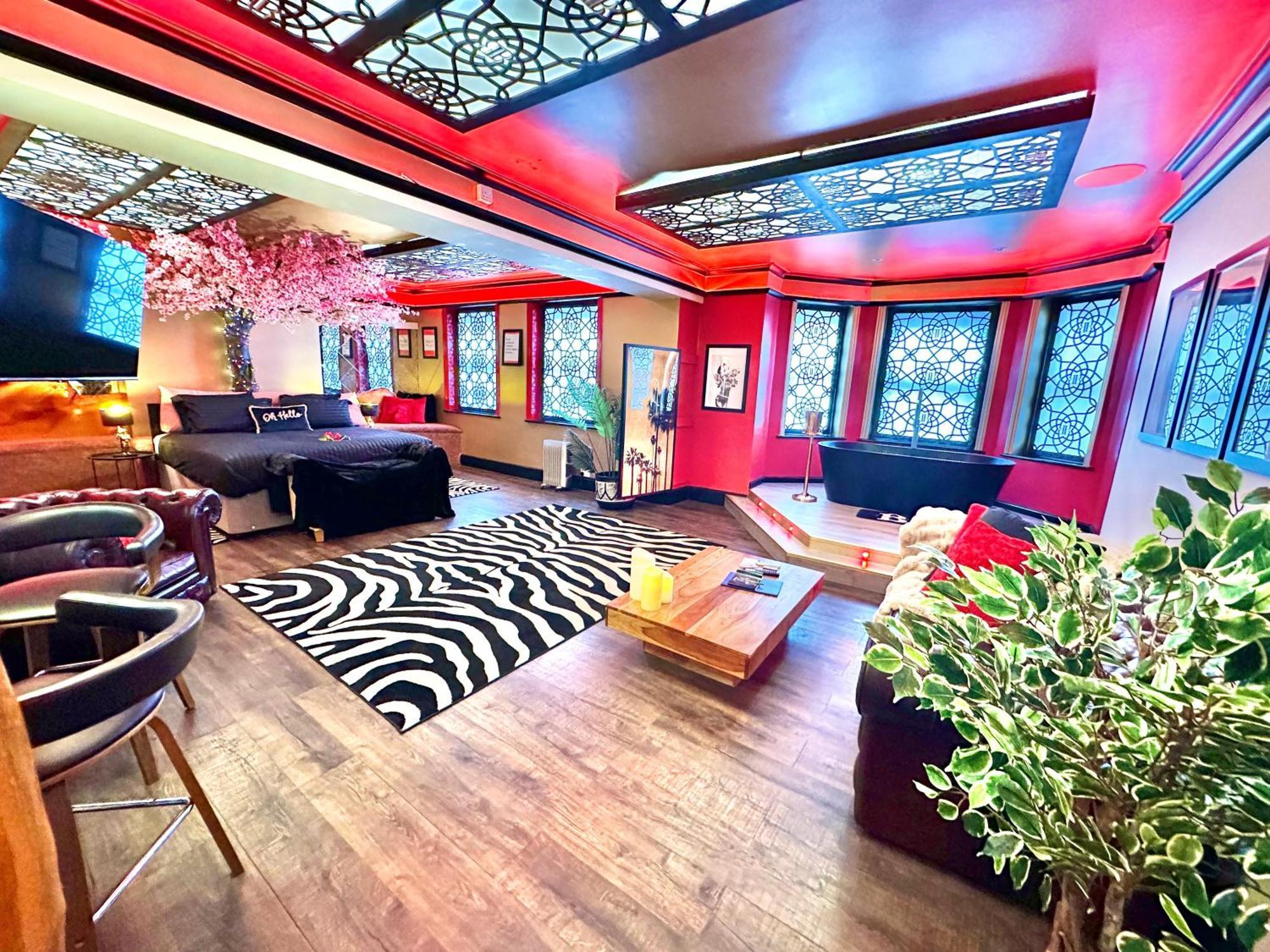Beyond - Romantic Basement Apartment - Close To Beach - With Parking Bournemouth Zewnętrze zdjęcie