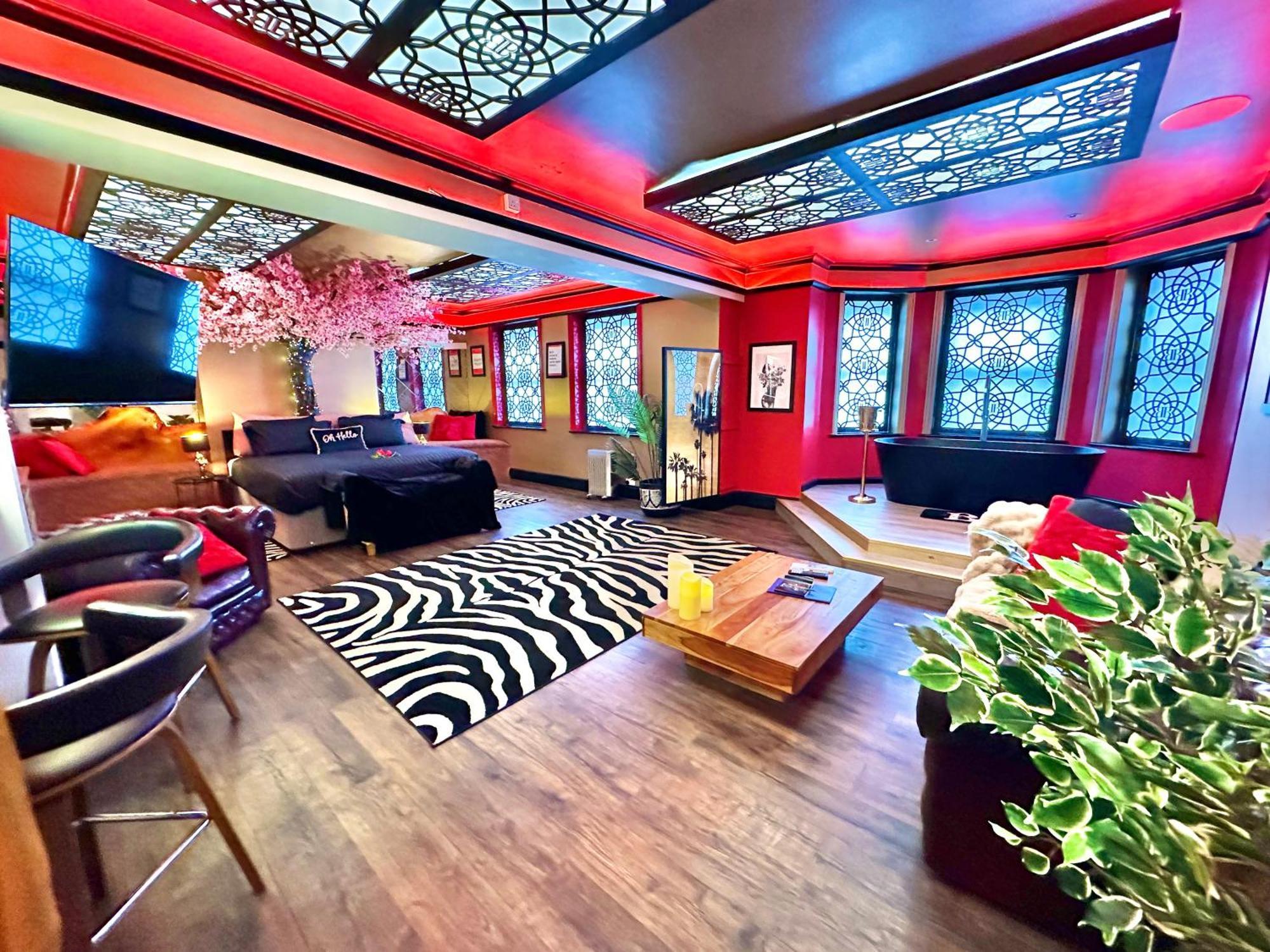Beyond - Romantic Basement Apartment - Close To Beach - With Parking Bournemouth Zewnętrze zdjęcie