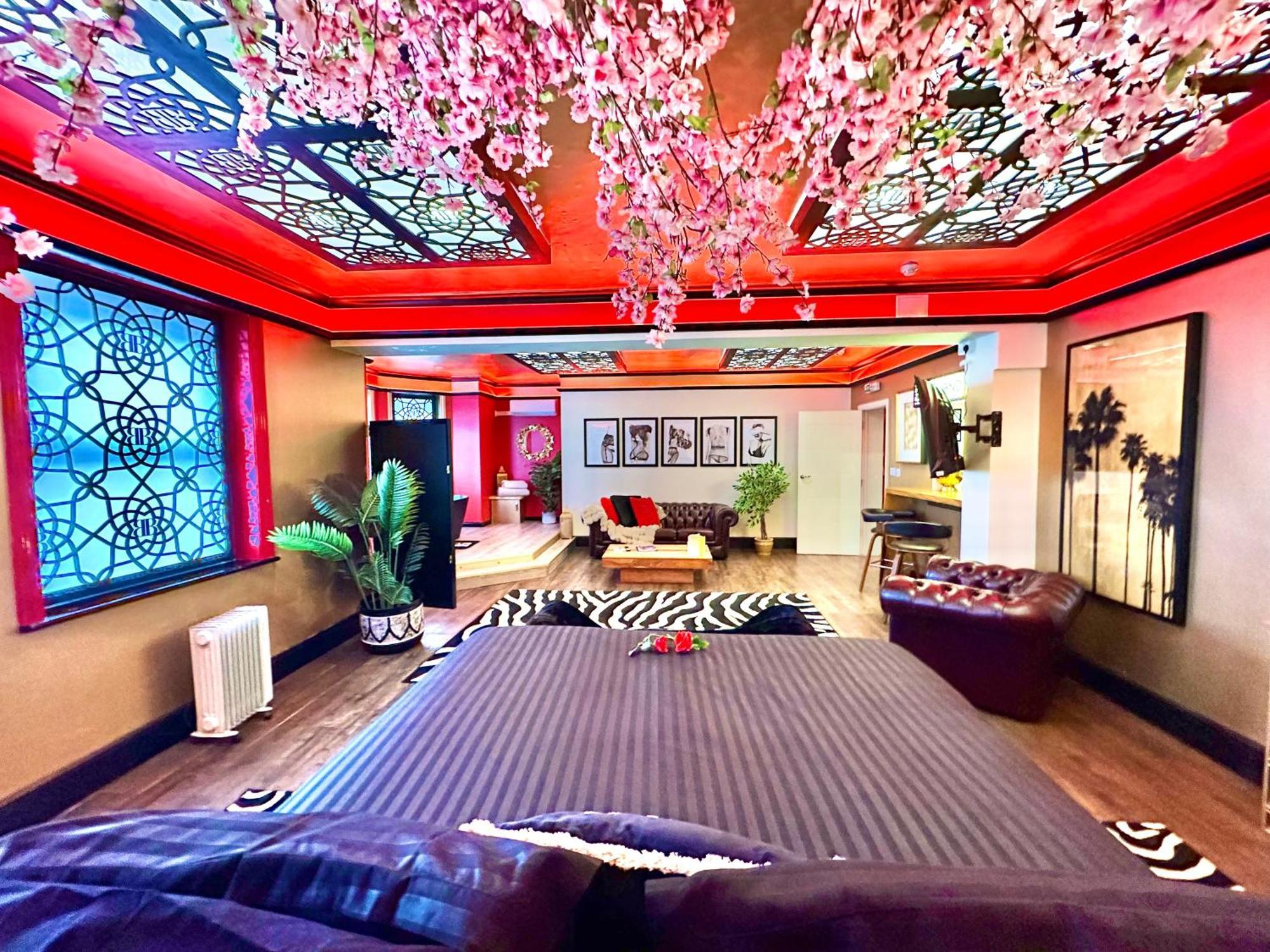 Beyond - Romantic Basement Apartment - Close To Beach - With Parking Bournemouth Zewnętrze zdjęcie