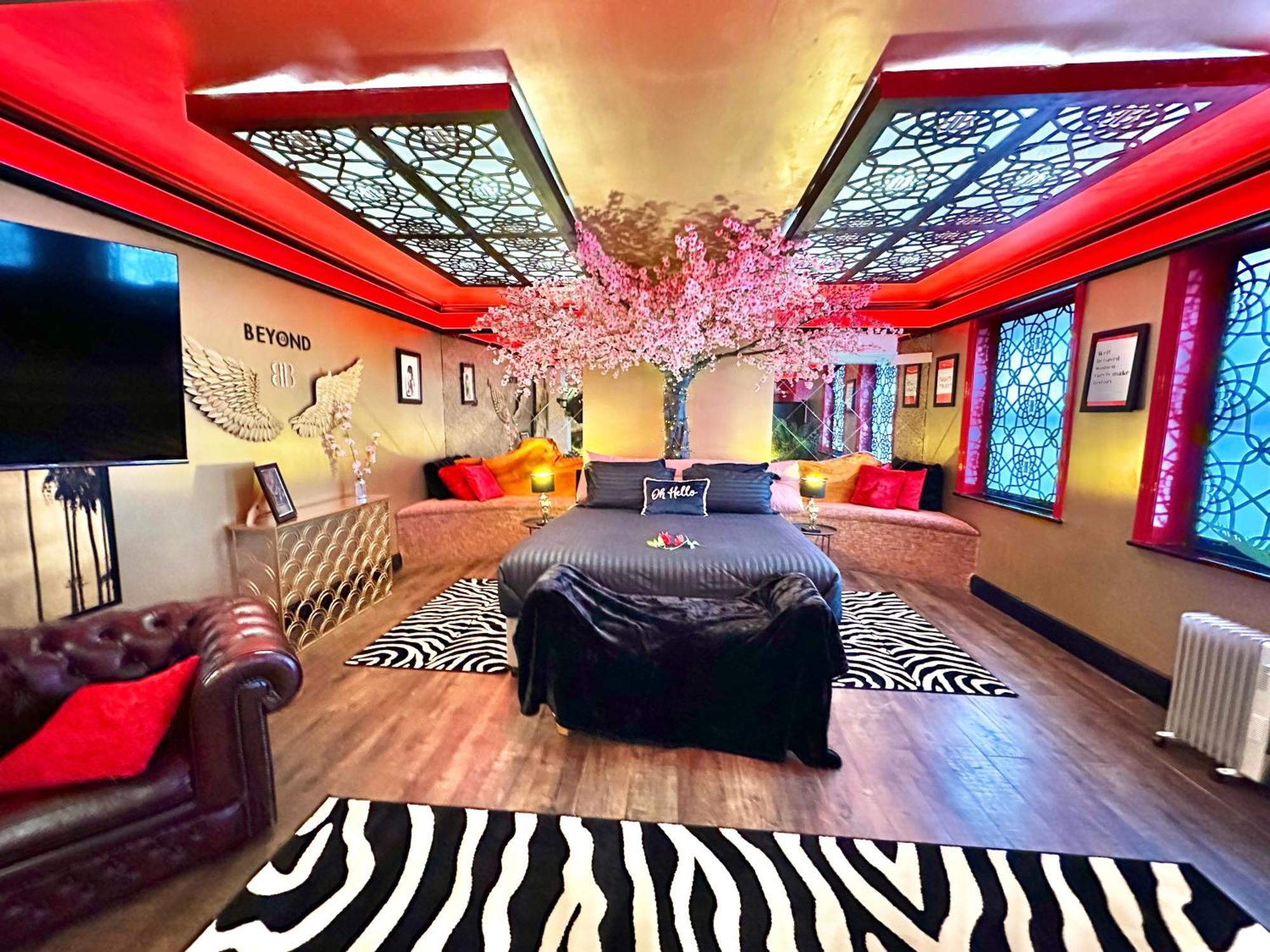 Beyond - Romantic Basement Apartment - Close To Beach - With Parking Bournemouth Zewnętrze zdjęcie