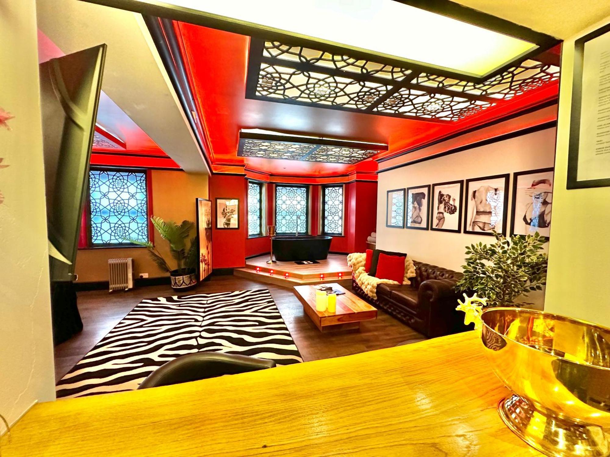 Beyond - Romantic Basement Apartment - Close To Beach - With Parking Bournemouth Zewnętrze zdjęcie